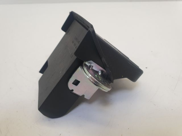 bontott VW GOLF VII Csomagtérajtó Zárszerkezet