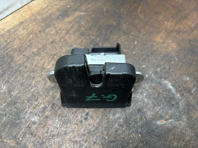 bontott VW GOLF VII Csomagtérajtó Zárszerkezet