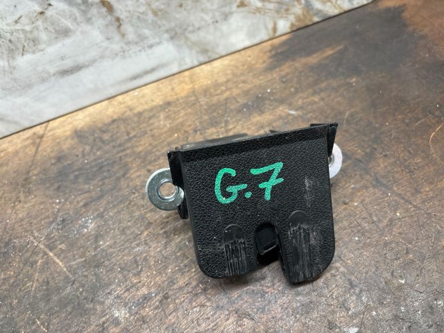 bontott VW GOLF VII Csomagtérajtó Zárszerkezet