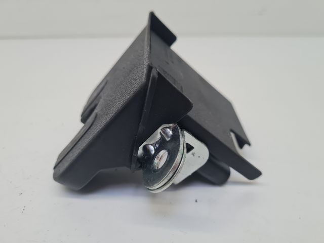 bontott VW GOLF VII Csomagtérajtó Zárszerkezet