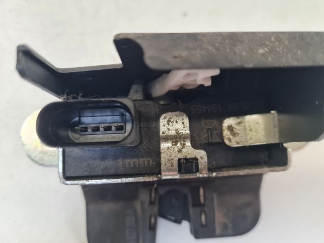 bontott VW GOLF VII Csomagtérajtó Zárszerkezet