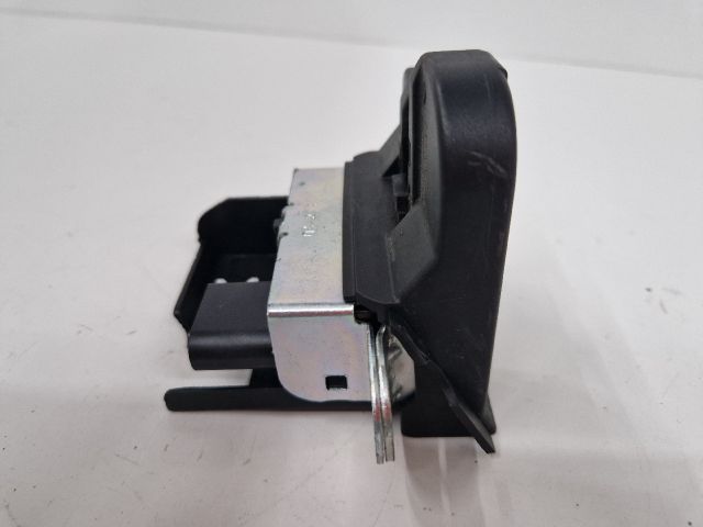 bontott VW GOLF VII Csomagtérajtó Zárszerkezet