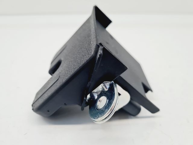 bontott VW GOLF VII Csomagtérajtó Zárszerkezet