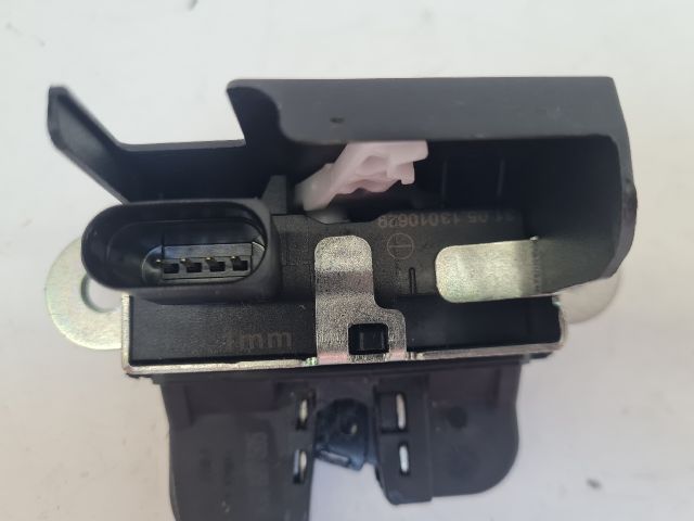 bontott VW GOLF VII Csomagtérajtó Zárszerkezet