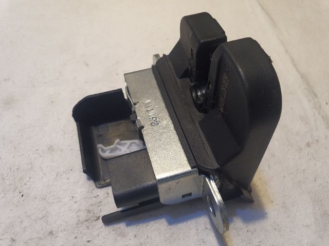 bontott VW GOLF VII Csomagtérajtó Zárszerkezet