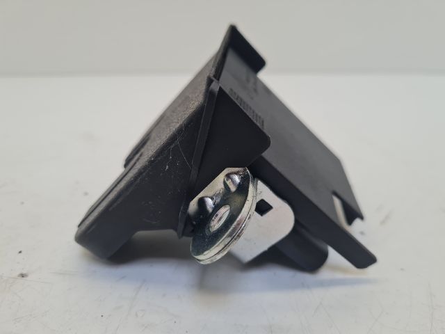 bontott VW GOLF VII Csomagtérajtó Zárszerkezet