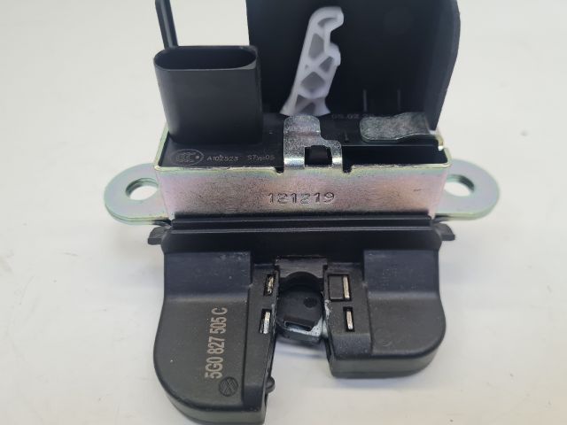 bontott VW GOLF VII Csomagtérajtó Zárszerkezet