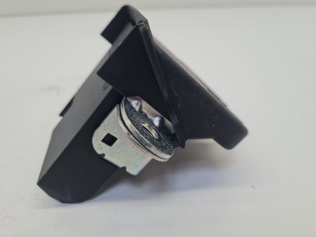 bontott VW GOLF VII Csomagtérajtó Zárszerkezet