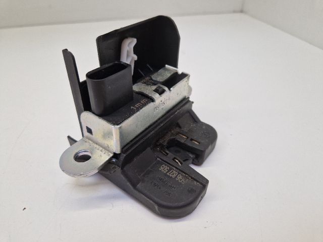 bontott VW GOLF VII Csomagtérajtó Zárszerkezet