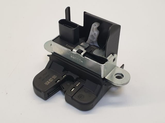 bontott VW GOLF VII Csomagtérajtó Zárszerkezet