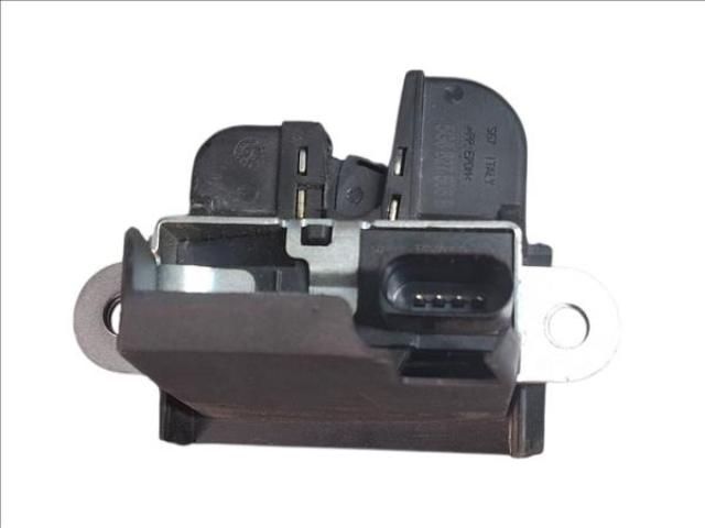 bontott VW GOLF VII Csomagtérajtó Zárszerkezet