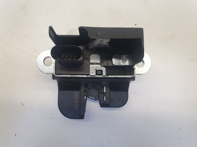 bontott VW GOLF VII Csomagtérajtó Zárszerkezet