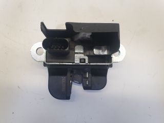 bontott VW GOLF VII Csomagtérajtó Zárszerkezet