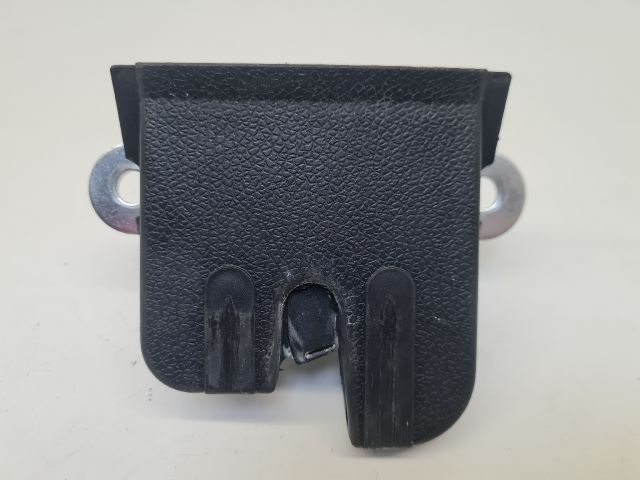 bontott VW GOLF VII Csomagtérajtó Zárszerkezet