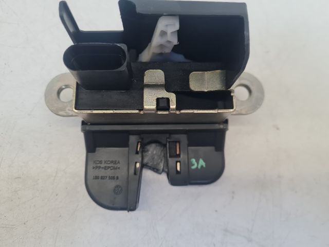 bontott VW GOLF VII Csomagtérajtó Zárszerkezet