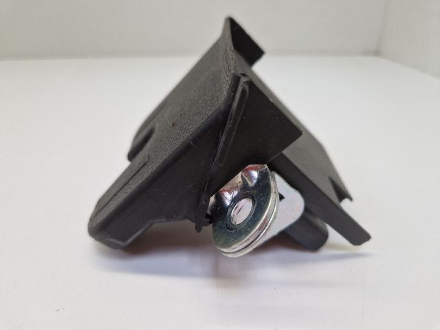 bontott VW GOLF VII Csomagtérajtó Zárszerkezet