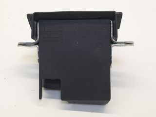 bontott VW GOLF VII Csomagtérajtó Zárszerkezet