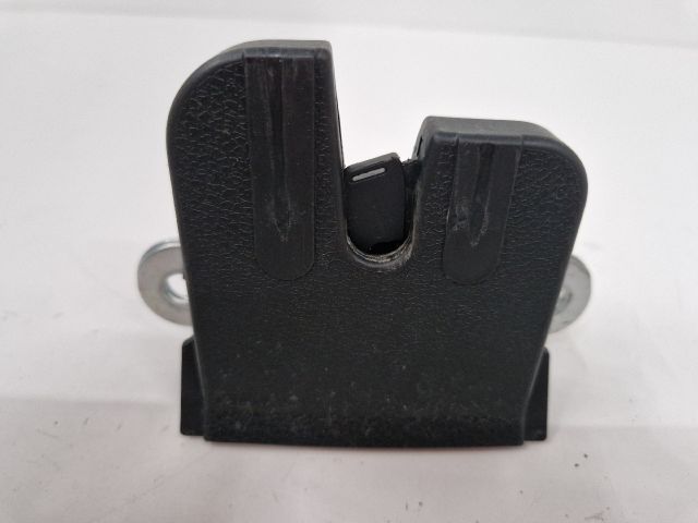 bontott VW GOLF VII Csomagtérajtó Zárszerkezet