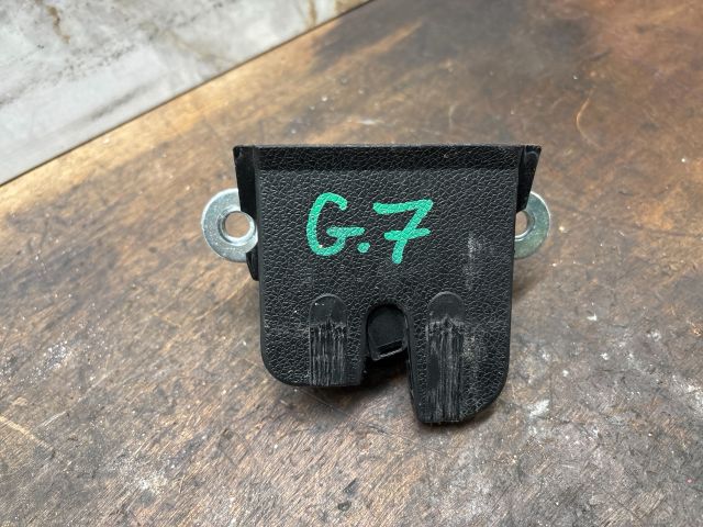 bontott VW GOLF VII Csomagtérajtó Zárszerkezet