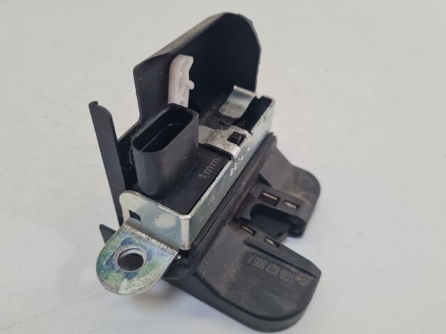 bontott VW GOLF VII Csomagtérajtó Zárszerkezet