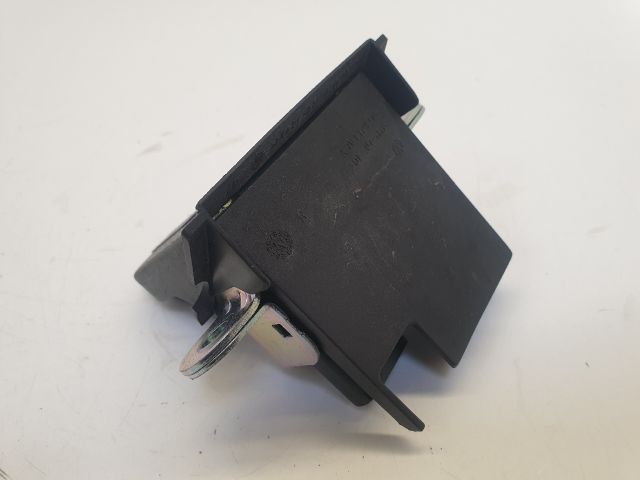 bontott VW GOLF VII Csomagtérajtó Zárszerkezet