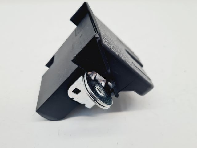 bontott VW GOLF VII Csomagtérajtó Zárszerkezet