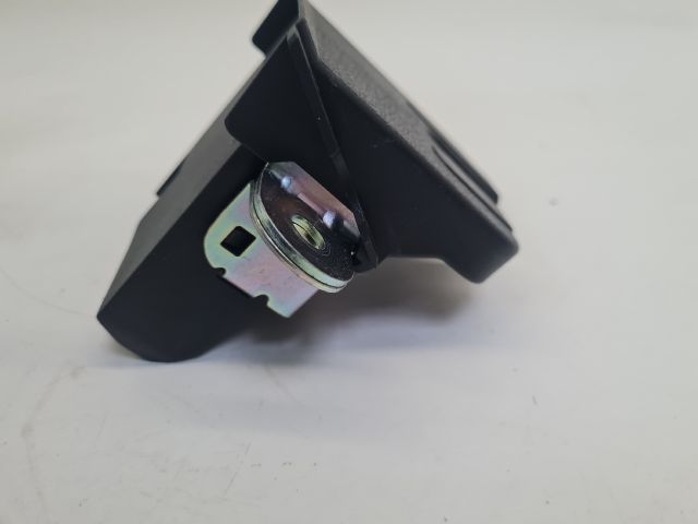 bontott VW GOLF VII Csomagtérajtó Zárszerkezet