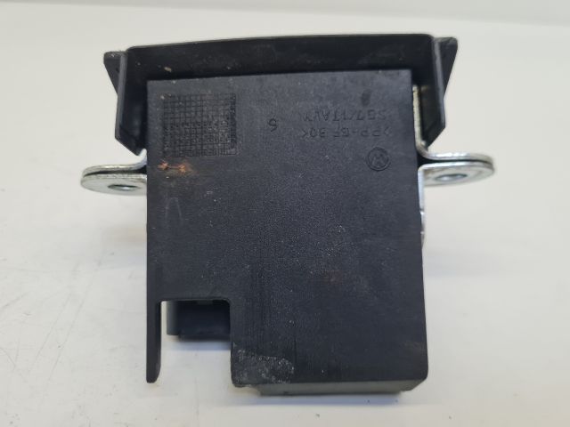 bontott VW GOLF VII Csomagtérajtó Zárszerkezet