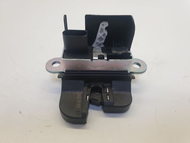 bontott VW GOLF VII Csomagtérajtó Zárszerkezet