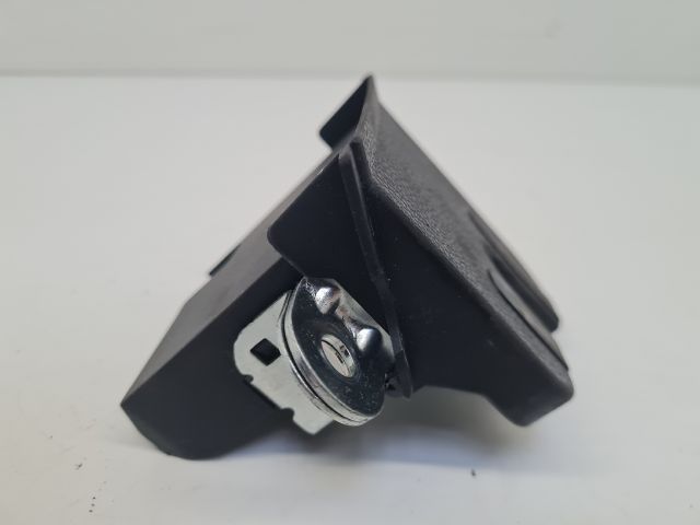 bontott VW GOLF VII Csomagtérajtó Zárszerkezet