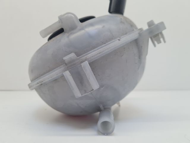 bontott VW GOLF VII Kiegyenlítő Tartály