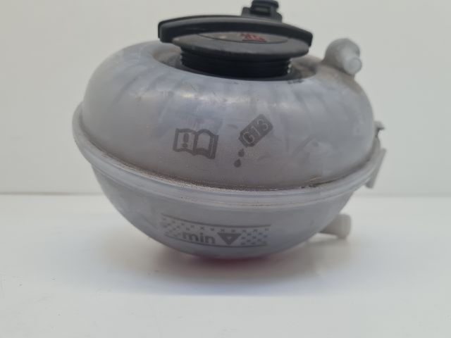 bontott VW GOLF VII Kiegyenlítő Tartály