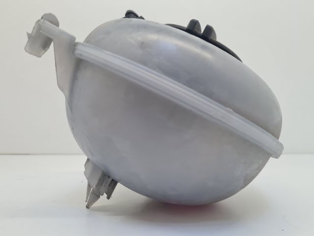 bontott VW GOLF VII Kiegyenlítő Tartály