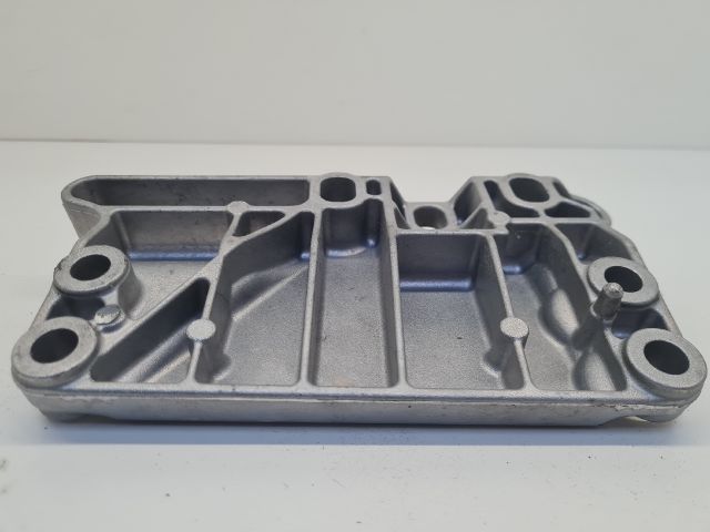 bontott VW GOLF VII Motor Tartó Bak (Fém)