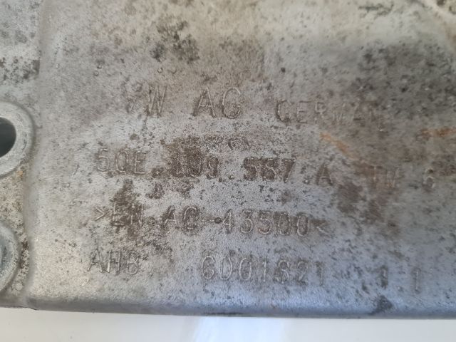 bontott VW GOLF VII Motor Tartó Bak (Fém)