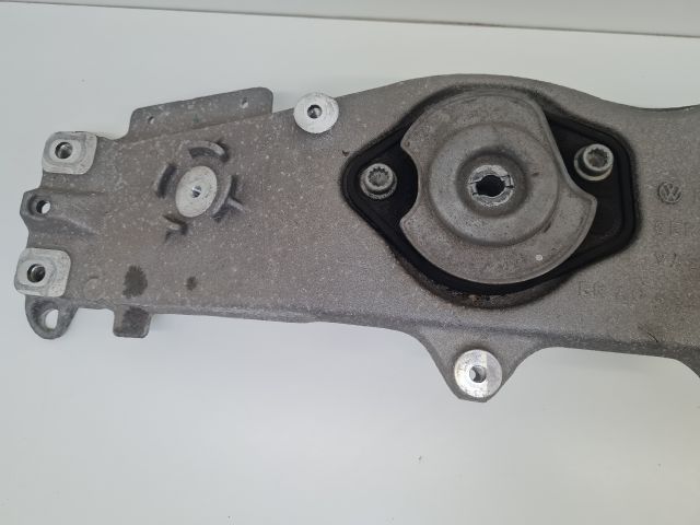 bontott VW GOLF VII Motor Tartó Bak (Fém)