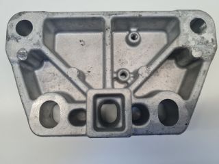 bontott VW GOLF VII Motor Tartó Bak Jobb