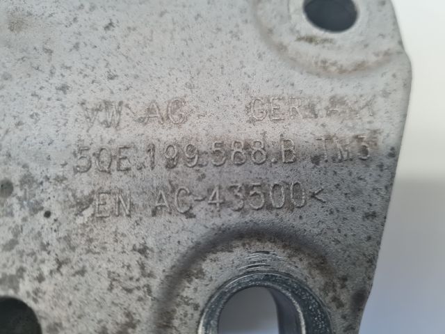 bontott VW GOLF VII Motor Tartó Bak Jobb