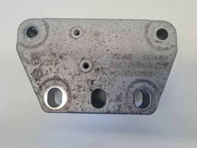 bontott VW GOLF VII Motor Tartó Bak Jobb