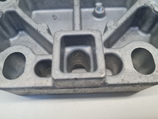 bontott VW GOLF VII Motor Tartó Bak Jobb