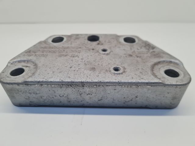 bontott VW GOLF VII Motor Tartó Bak Jobb