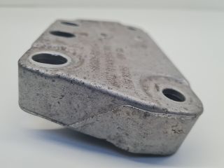 bontott VW GOLF VII Motor Tartó Bak Jobb