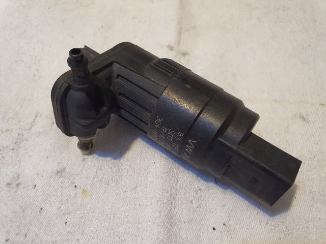 bontott VW GOLF VII Első Ablakmosó Szivattyú