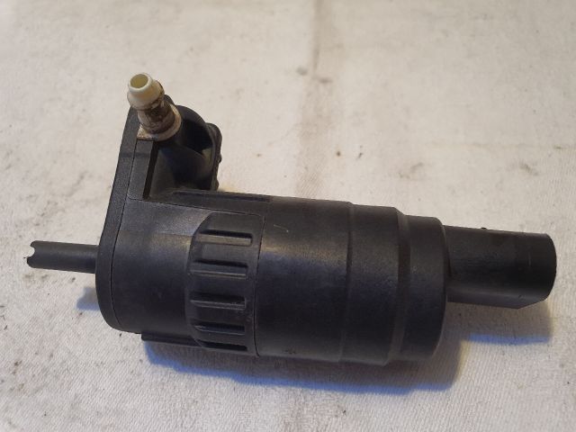 bontott VW GOLF VII Első Ablakmosó Szivattyú