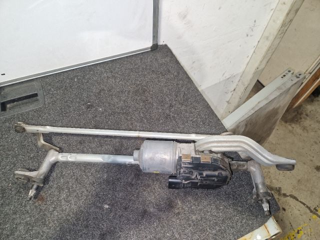 bontott VW GOLF VII Első Ablaktörlő Szerkezet Motorral