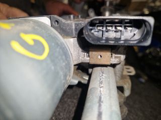 bontott VW GOLF VII Első Ablaktörlő Szerkezet Motorral