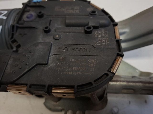 bontott VW GOLF VII Első Ablaktörlő Szerkezet Motorral