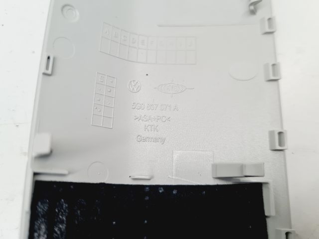 bontott VW GOLF VII Első Beltér Világítás Keret