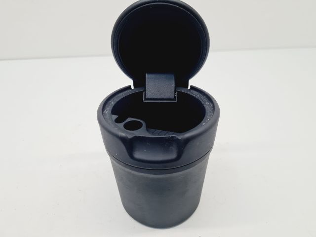 bontott VW GOLF VII Első Hamutartó