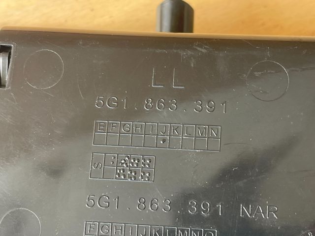 bontott VW GOLF VII Első Hamutartó